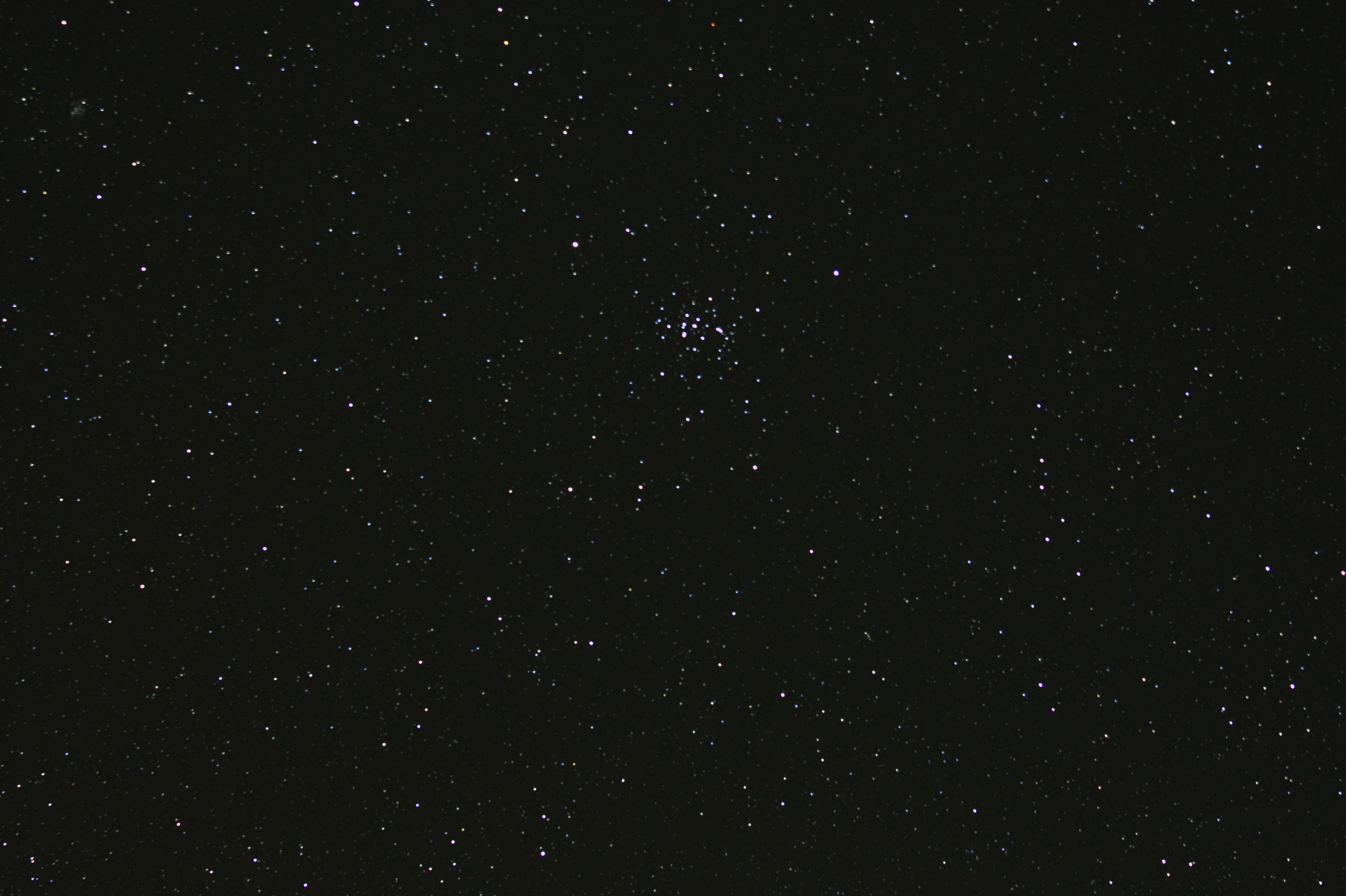 An open cluster that I don't remember the name of. There's also some nebulosity at the top left